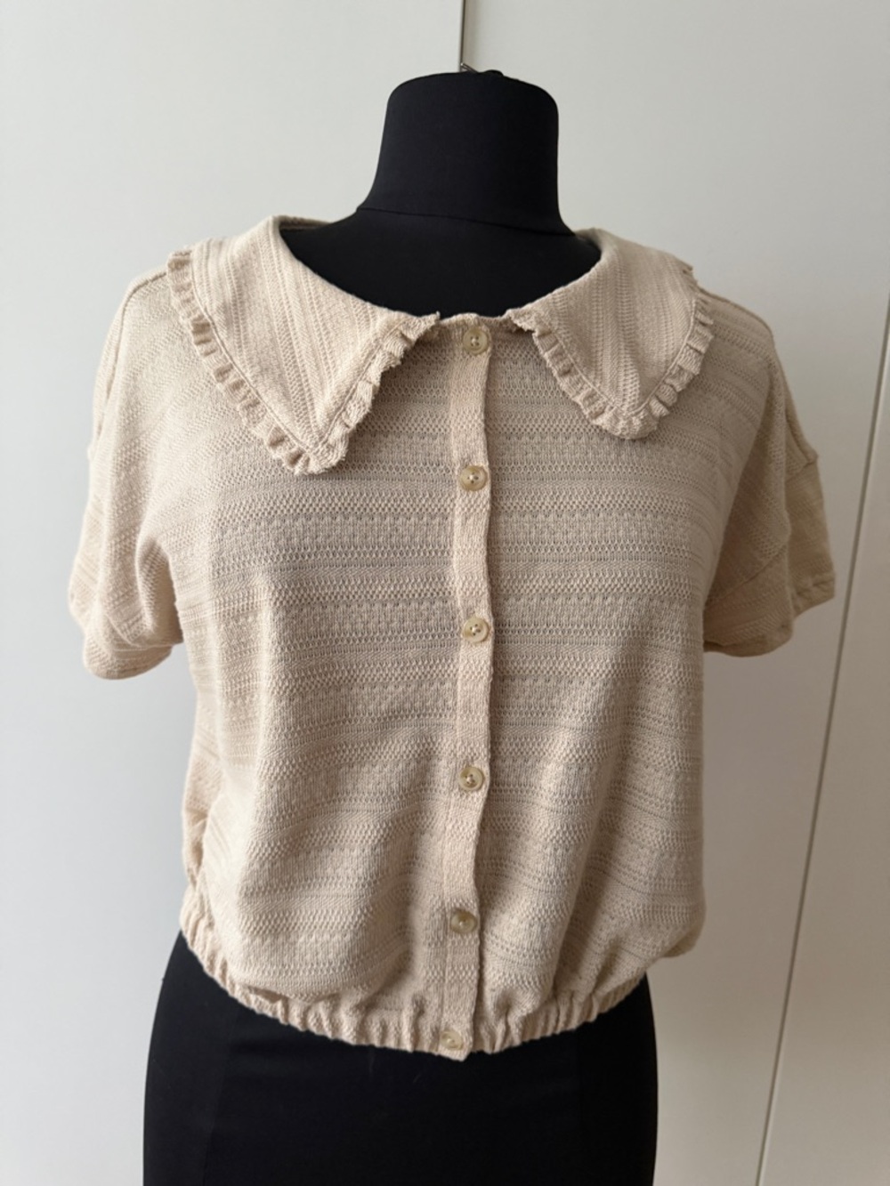 Madewell Cream Ruffle-Collar Short Sleeve Button-Down Top with elastic waist